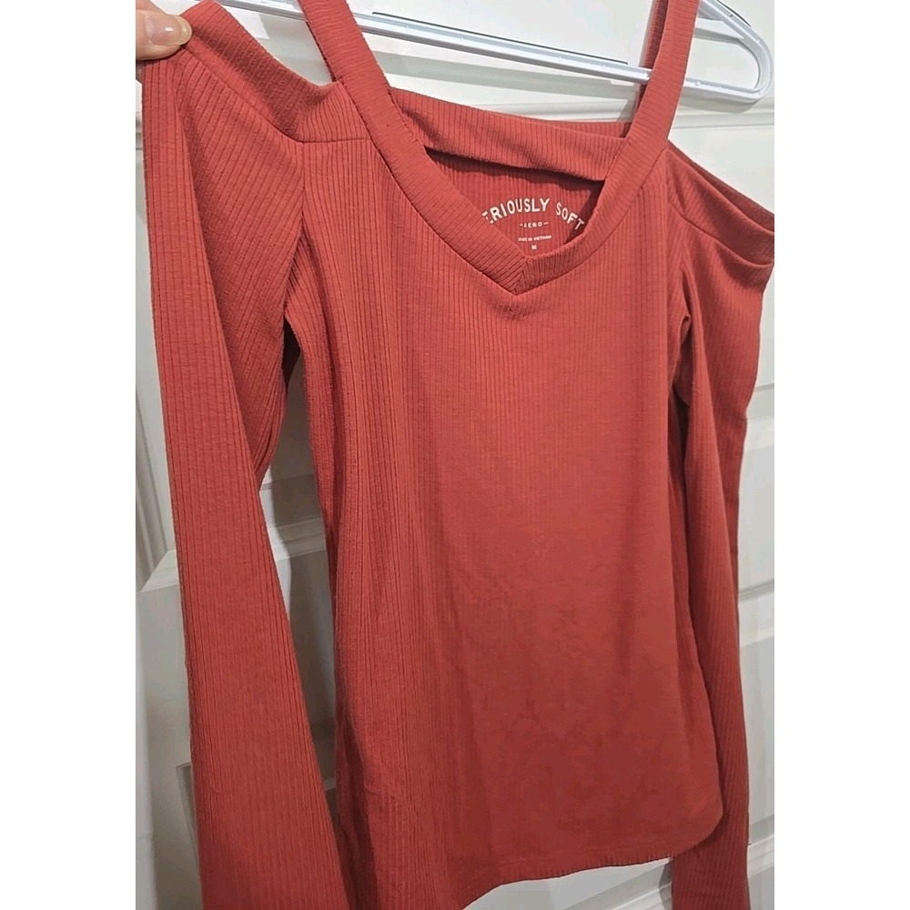 Aero Seriously Soft Cold Shoulder Long Sleeve Sz M